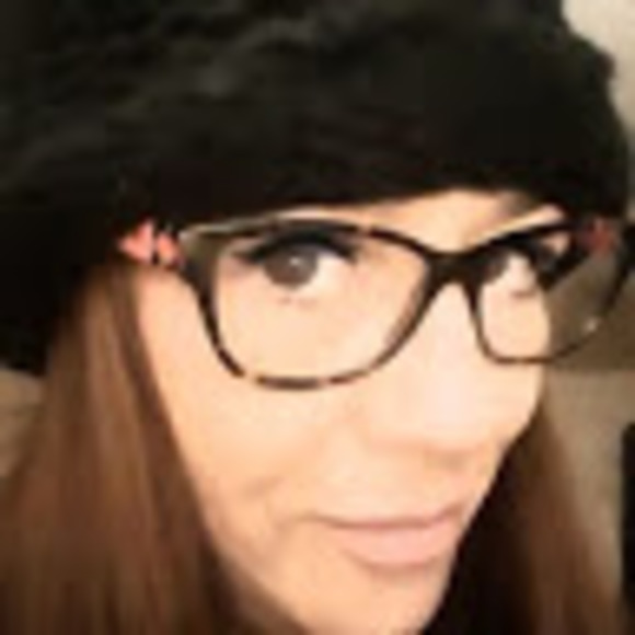 Meet your Posher, Laura - Picture 1 of 1